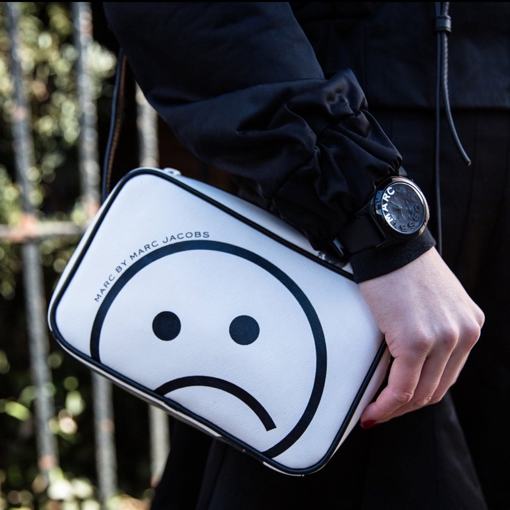 Marc By Marc Jacobs Unsmiley Sally Crossbody Bag !Rare! - Picture 2 of 9